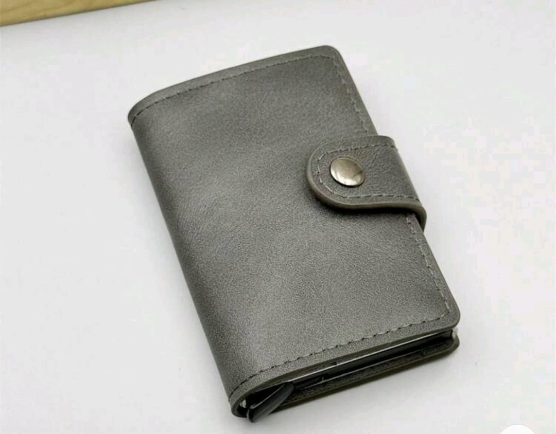 Portefeuille compact en alliage d'aluminium – Design gris unicolore avec fermeture à pression