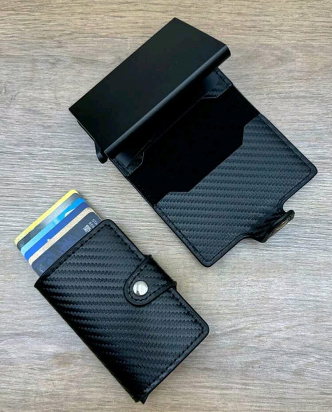 Portefeuille Compact Noir Antivol – Effet Carbone & Blocage RFID
